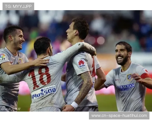 雨战中格列兹曼任意球直挂死角,主场观众高呼其名